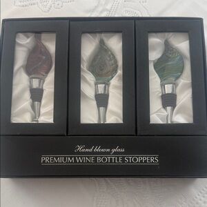 Glass wine bottle stoppers